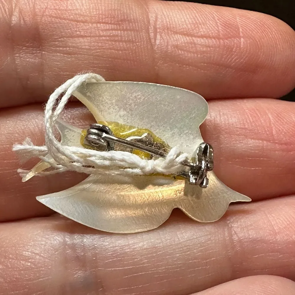 Vintage mother‎ of pearl dove brooch!